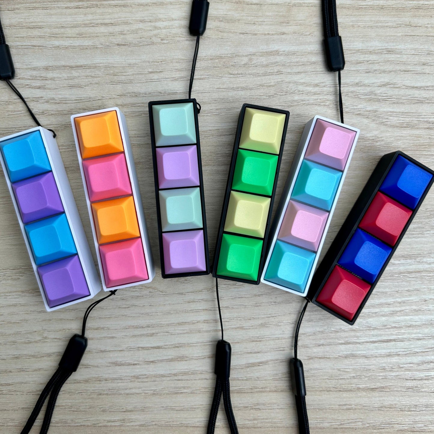 [Custom Keycap Colors!] 4 Key Mechanical Keyboard Keychain